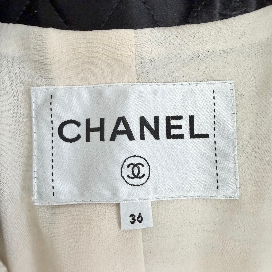 Excellent CHANEL tailored jacket COCO Button Matelassé Ribbon 36 P70569V62000