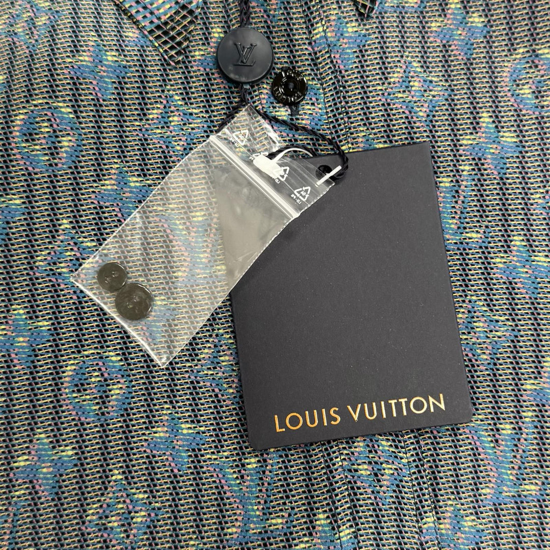 Pristine LOUIS VUITTON Long sleeve shirt 3D monogram logo buttons Blue silk 34