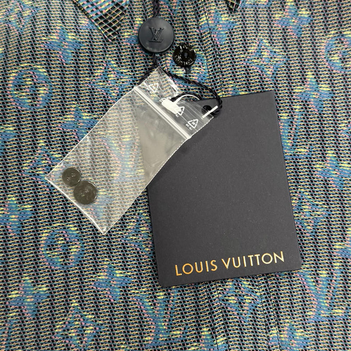 Pristine LOUIS VUITTON Long sleeve shirt 3D monogram logo buttons Blue silk 34