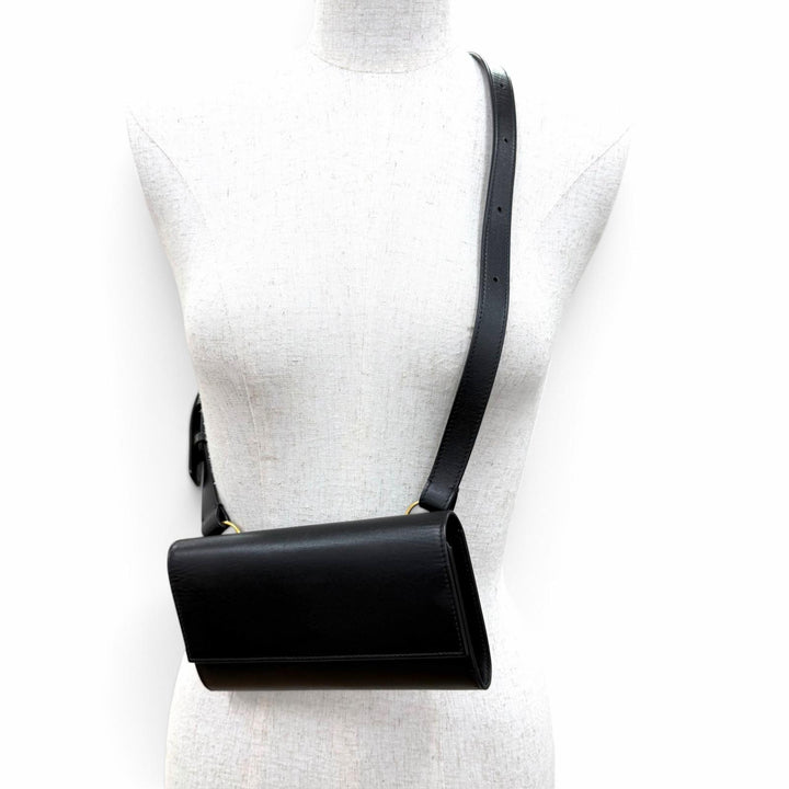 Excellent THE ROW Shoulder Bag BELT FLAP BAG Logo engraving black W1747 L42