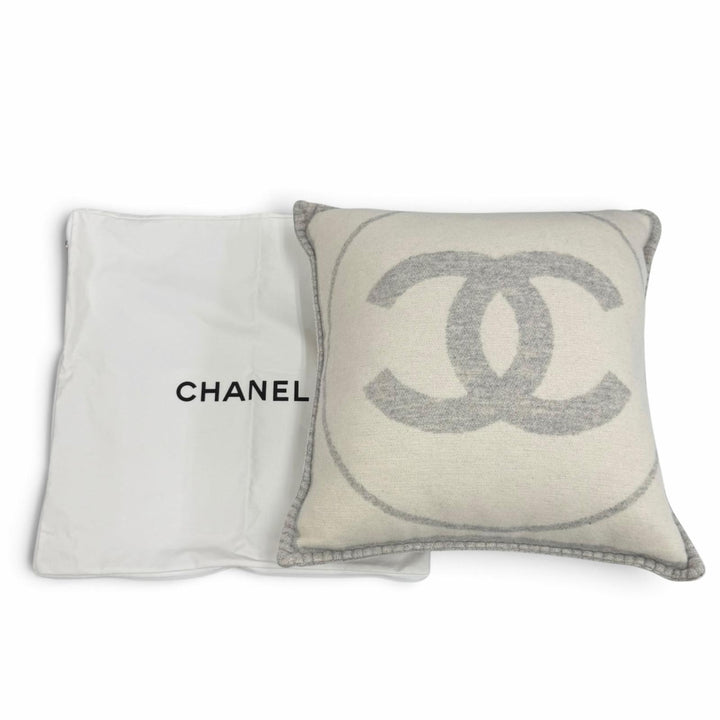 Excellent CHANEL cushion COCO Mark Wool off white wool Women 18V