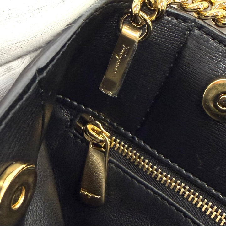 Excellent Salvatore Ferragamo Shoulder Bag Vala Ribbon Leather black leather