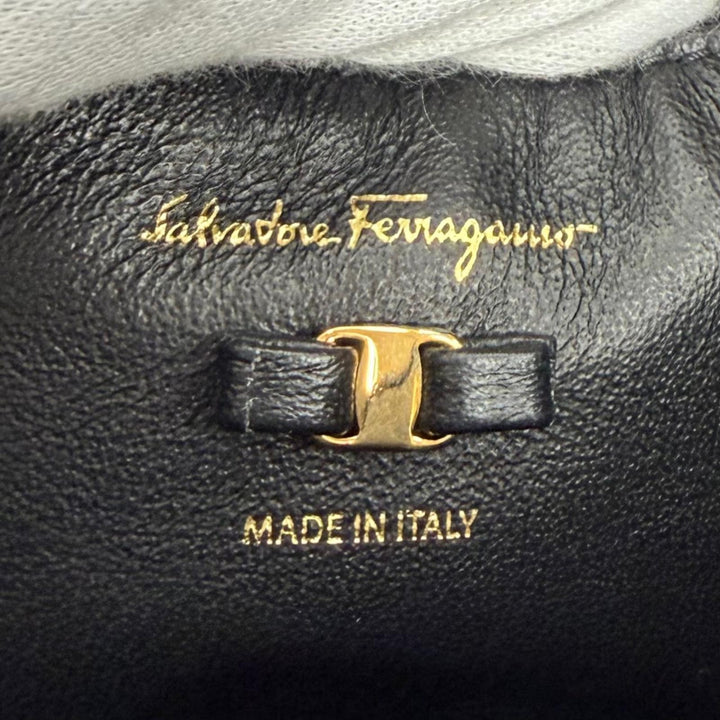 Excellent Salvatore Ferragamo Shoulder Bag Vala Ribbon Leather black leather