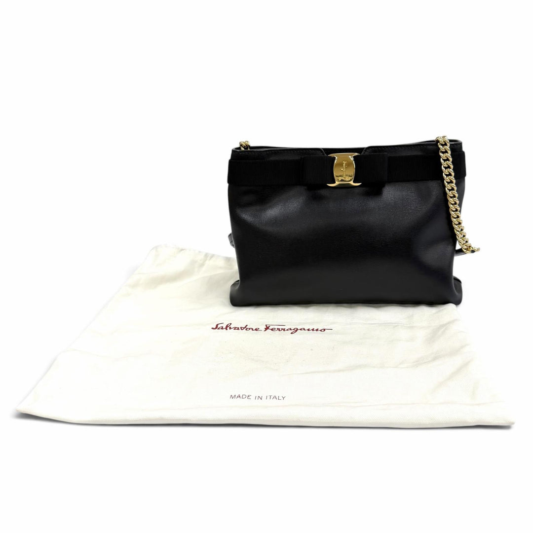 Excellent Salvatore Ferragamo Shoulder Bag Vala Ribbon Leather black leather