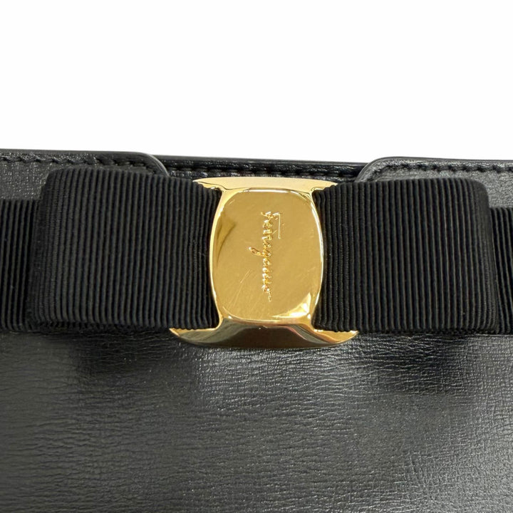 Excellent Salvatore Ferragamo Shoulder Bag Vala Ribbon Leather black leather