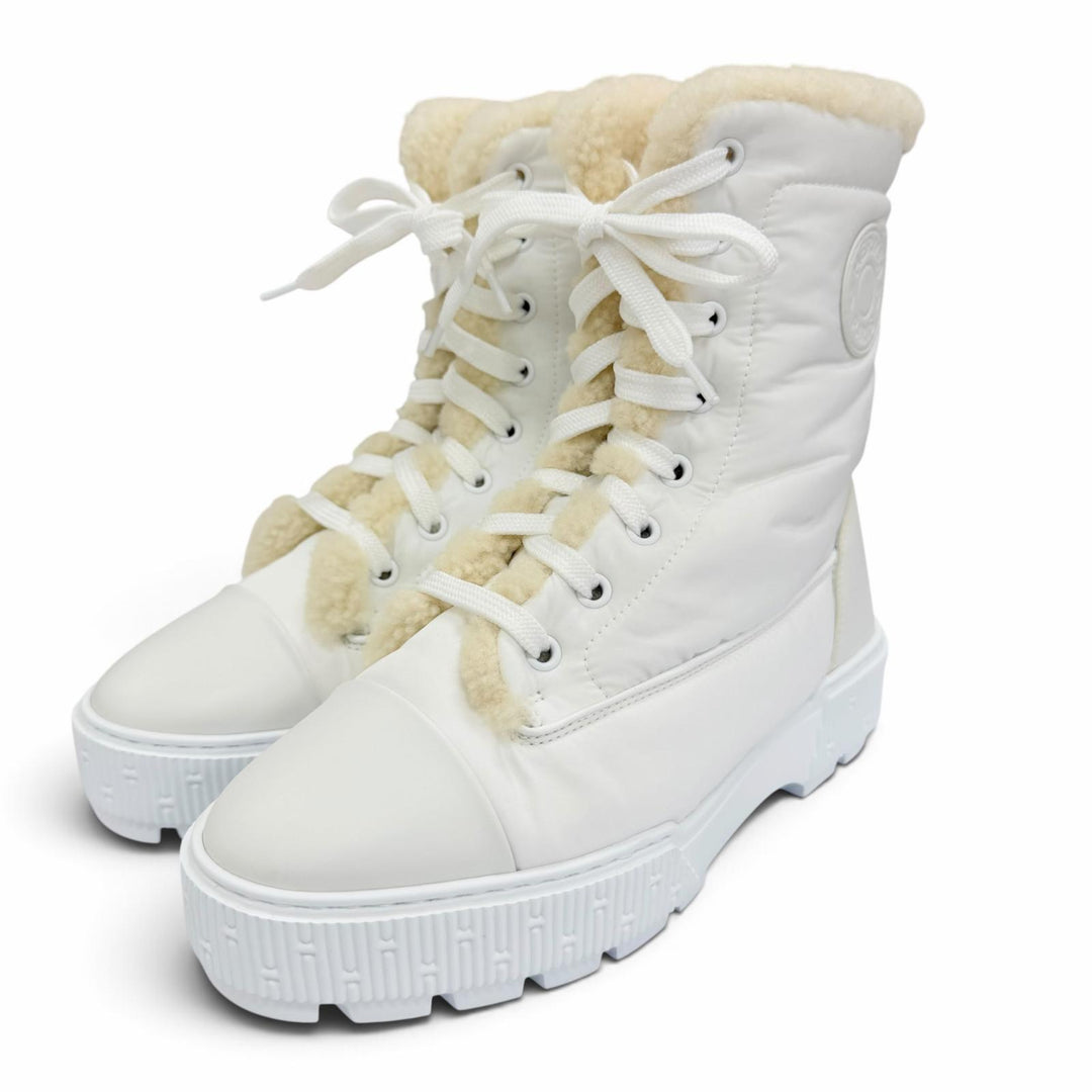 Excellent HERMES short boots fresh Logo leather patch with boa lining white 35