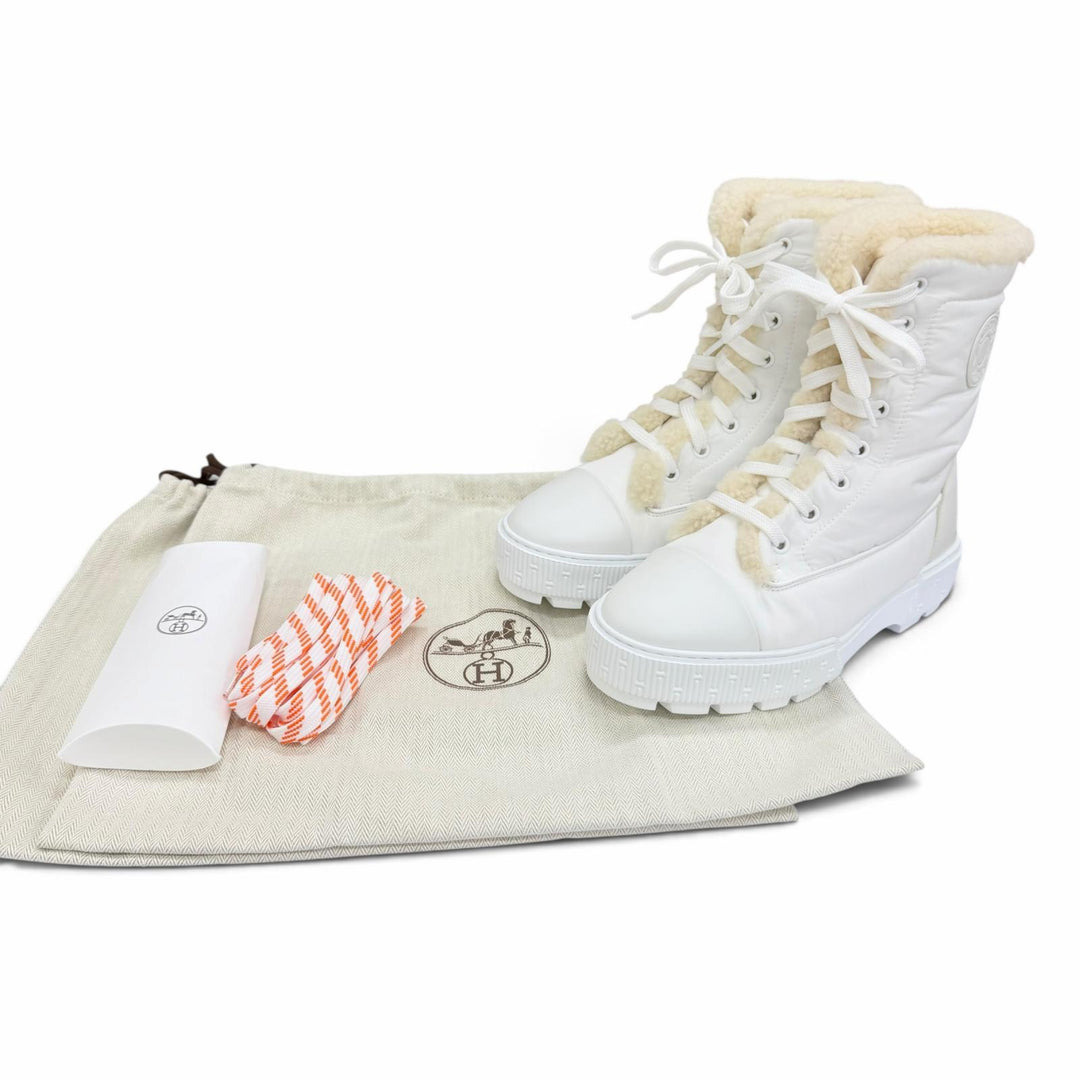 Excellent HERMES short boots fresh Logo leather patch with boa lining white 35