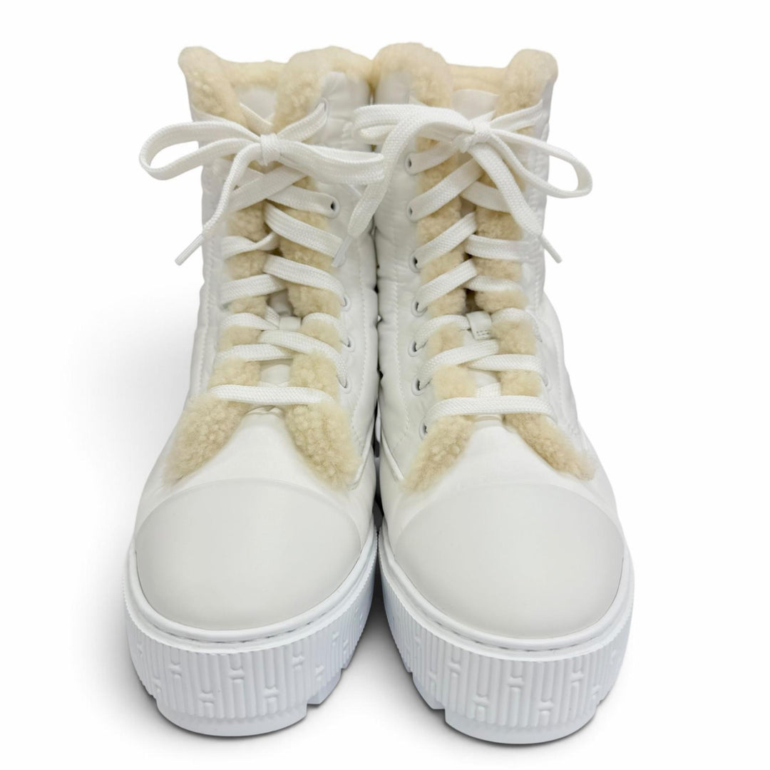 Excellent HERMES short boots fresh Logo leather patch with boa lining white 35