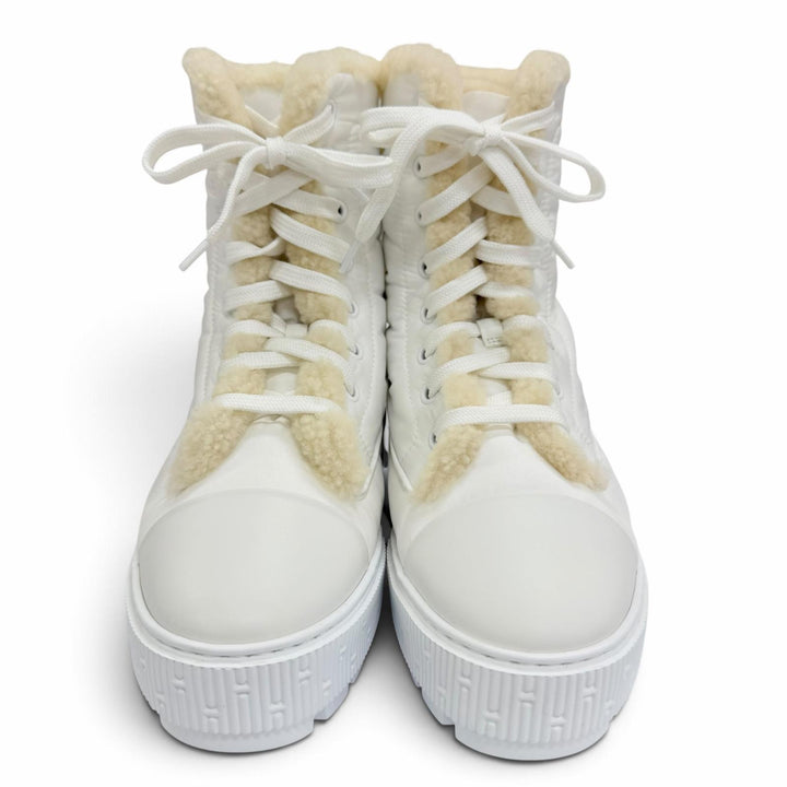 Excellent HERMES short boots fresh Logo leather patch with boa lining white 35