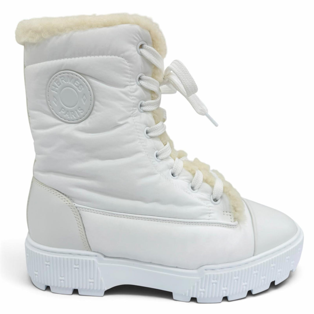 Excellent HERMES short boots fresh Logo leather patch with boa lining white 35