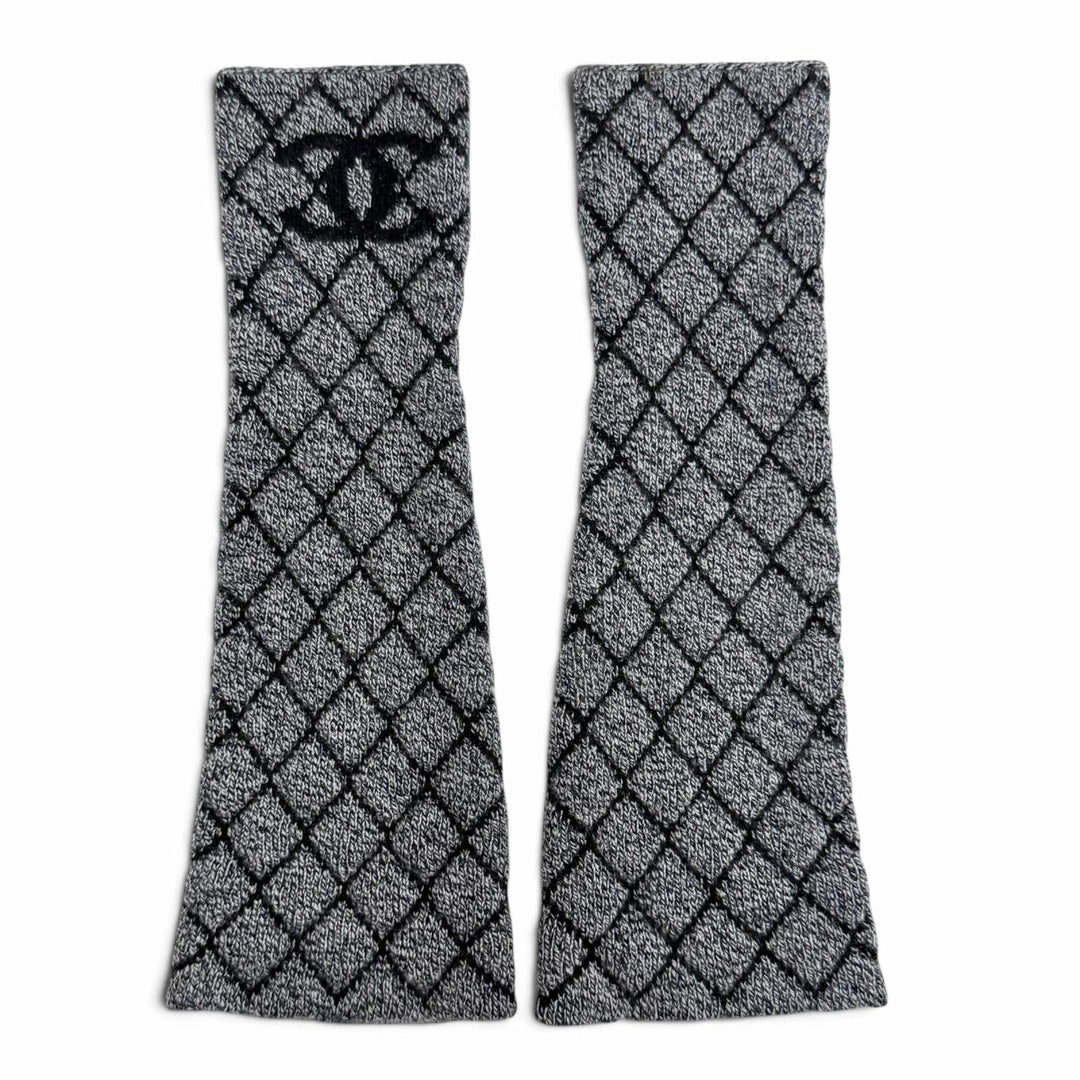 Great CHANEL COCO Mark Matelassé Knit Arm Warmers/Arm Covers gray cashmere 18A