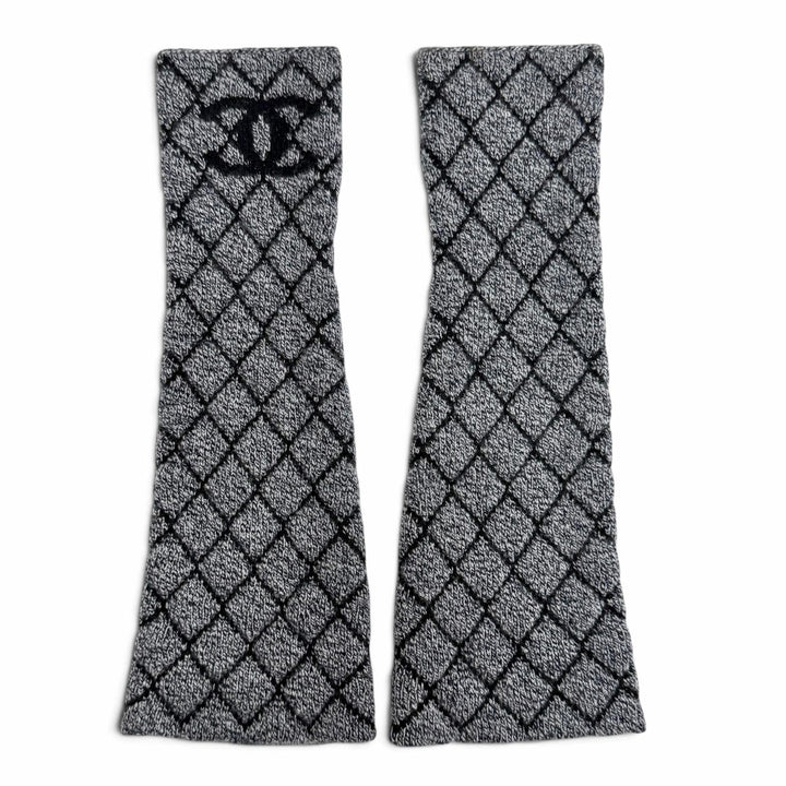 Great CHANEL COCO Mark Matelassé Knit Arm Warmers/Arm Covers gray cashmere 18A