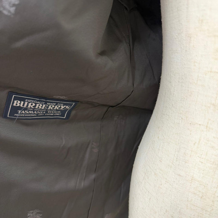 Excellent Burberrys suit PRESTIGE COLLECTION Double Navy system