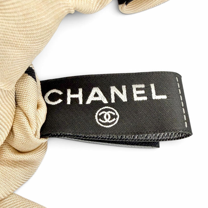 Great CHANEL COCO Mark logo scrunchie with ribbon, hair accessory silk AA9304