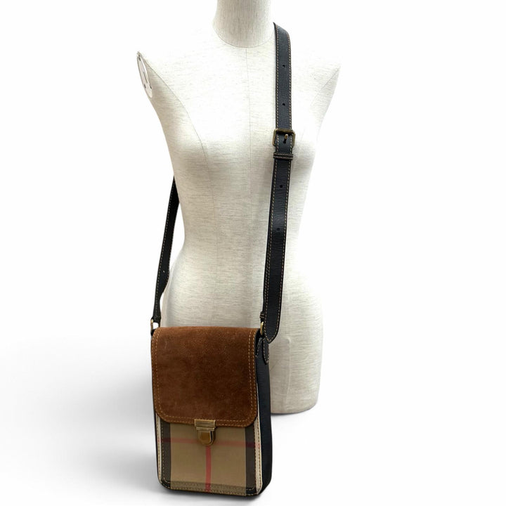 Excellent BURBERRY Shoulder Bag Leather accents, Burberry check flap leather
