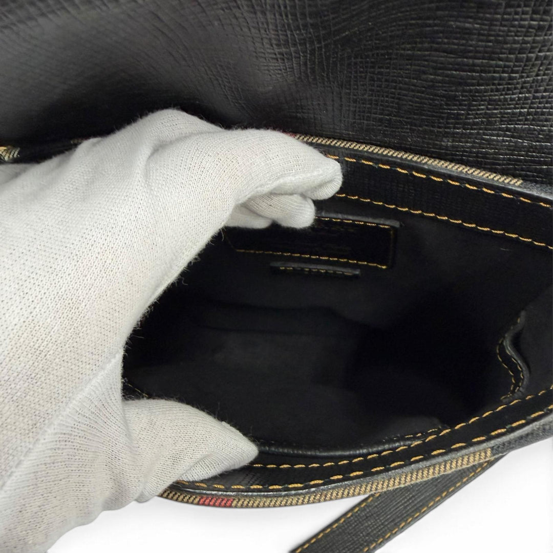 Excellent BURBERRY Shoulder Bag Leather accents, Burberry check flap leather