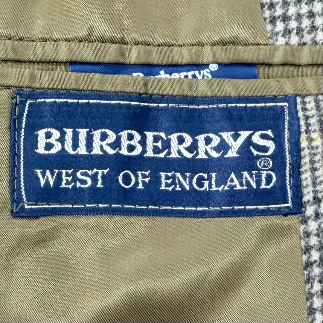 Great Burberrys coat Maruzen exclusive check pattern, concealed placket.