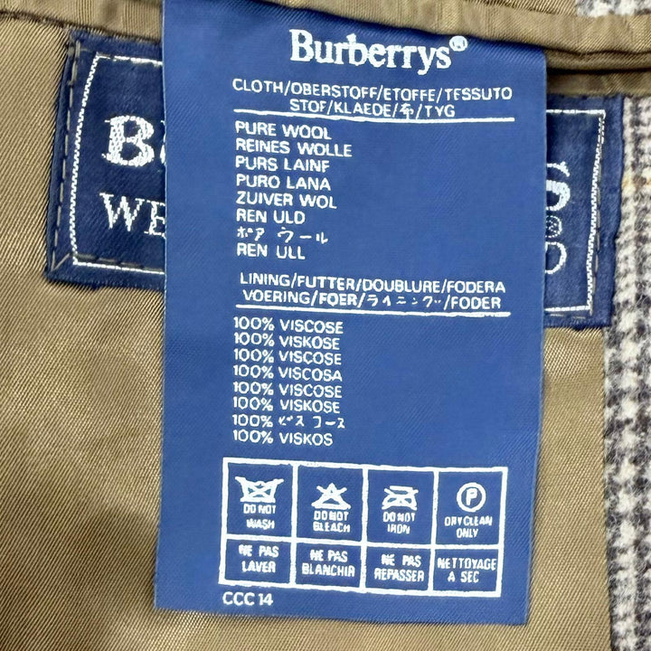 Great Burberrys coat Maruzen exclusive check pattern, concealed placket.