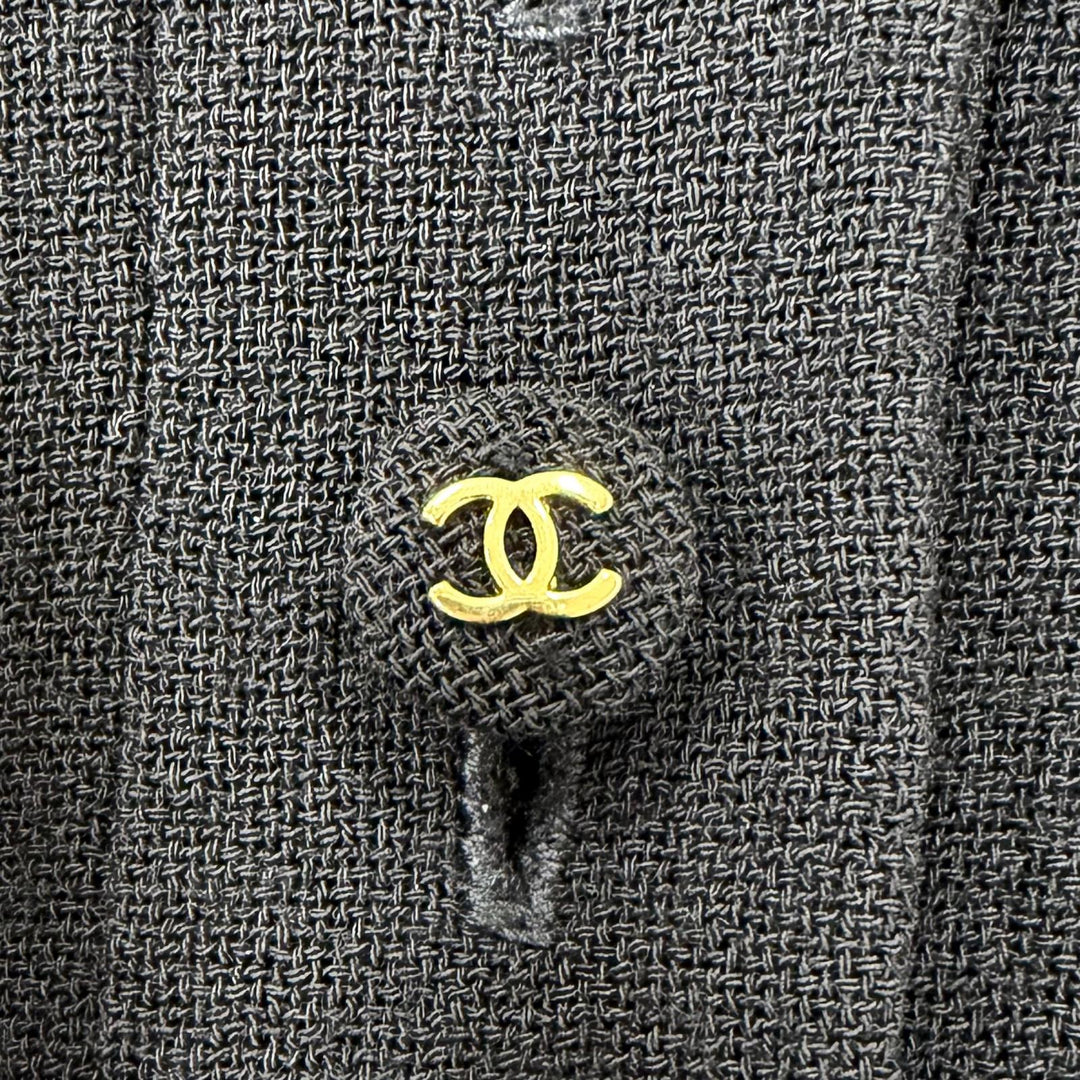 Great CHANEL one piece COCO Button Sleeveless black wool Women FR 40 95P PO5185