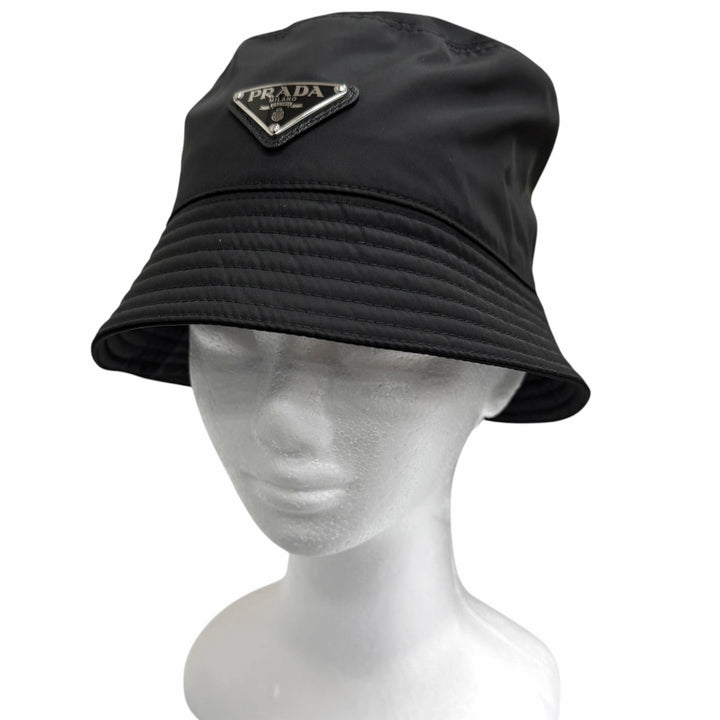 Great PRADA hat Triangle logo triangular plate Re-Nylon bucket black