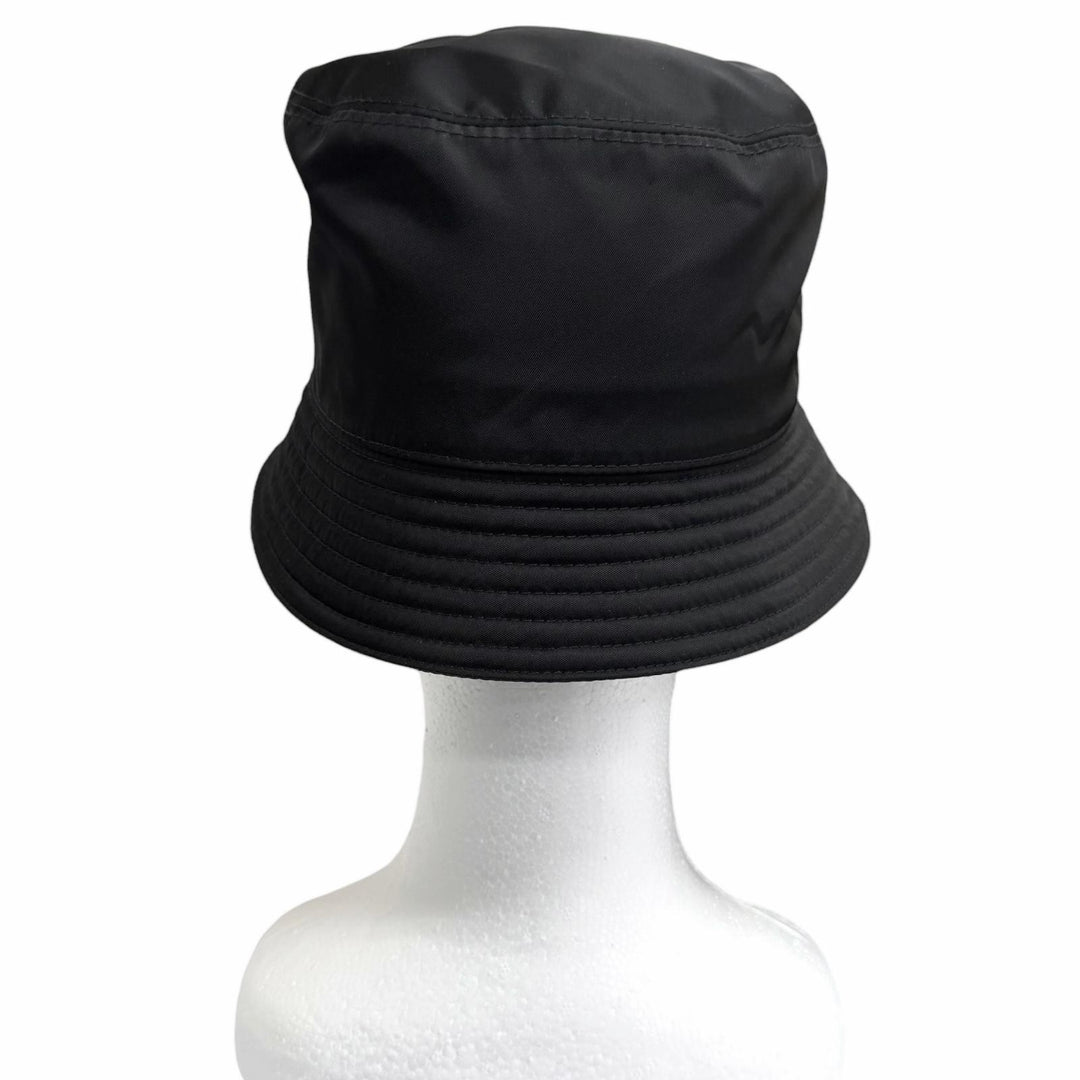 Great PRADA hat Triangle logo triangular plate Re-Nylon bucket black