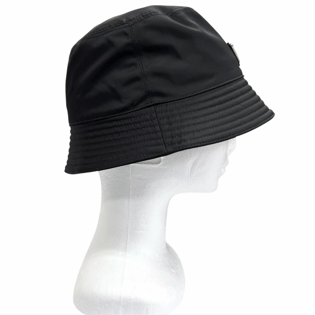 Great PRADA hat Triangle logo triangular plate Re-Nylon bucket black