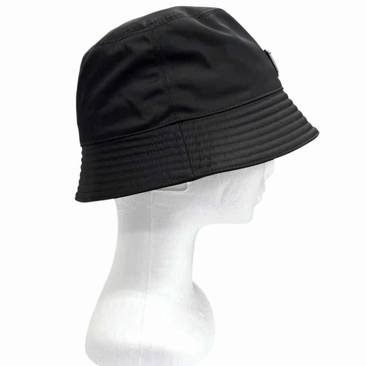 Great PRADA hat Triangle logo triangular plate Re-Nylon bucket black