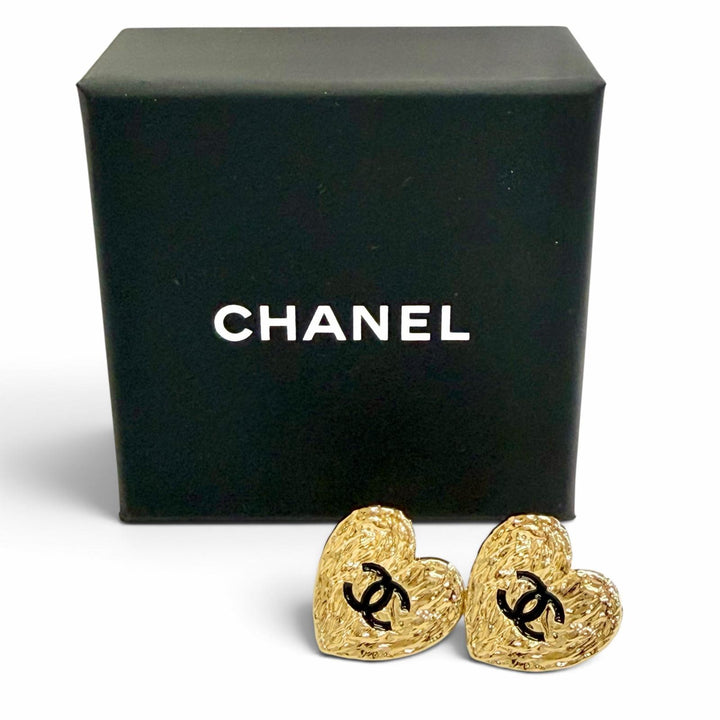Excellent CHANEL Pierce COCO Mark Heart gold Women B24