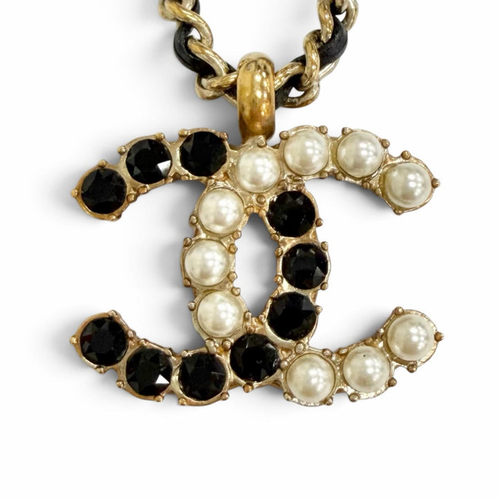 Great CHANEL Necklace COCO Mark Rhinestone Pearl Leather Chain gold Women B20B