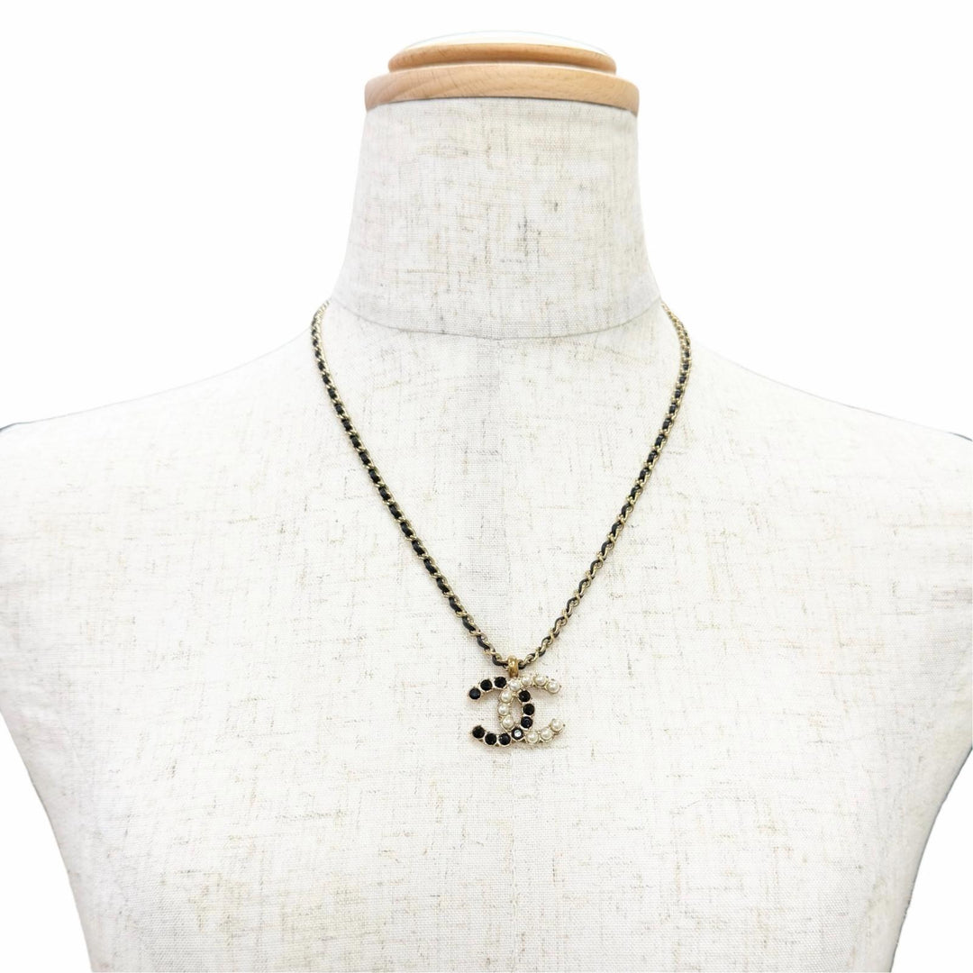 Great CHANEL Necklace COCO Mark Rhinestone Pearl Leather Chain gold Women B20B