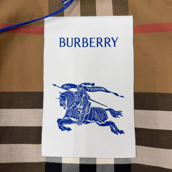 Pristine BURBERRY coat Nova check pattern lining, concealed placket. 48 8111615