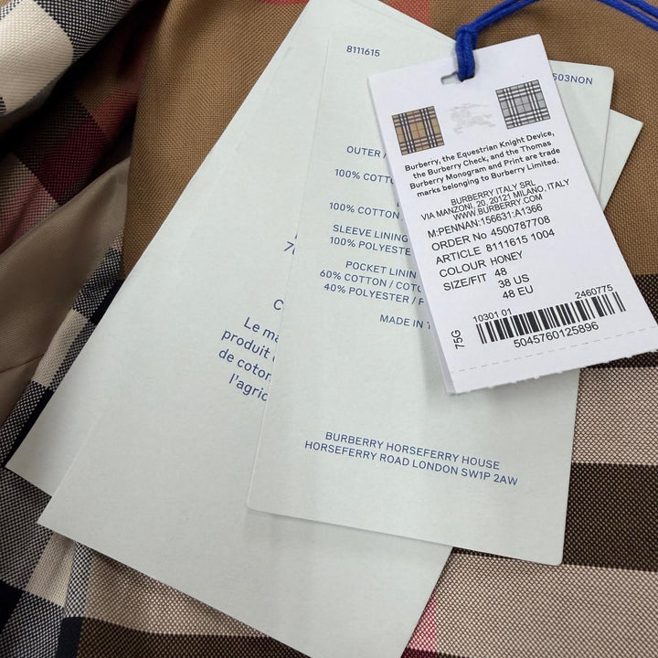 Pristine BURBERRY coat Nova check pattern lining, concealed placket. 48 8111615
