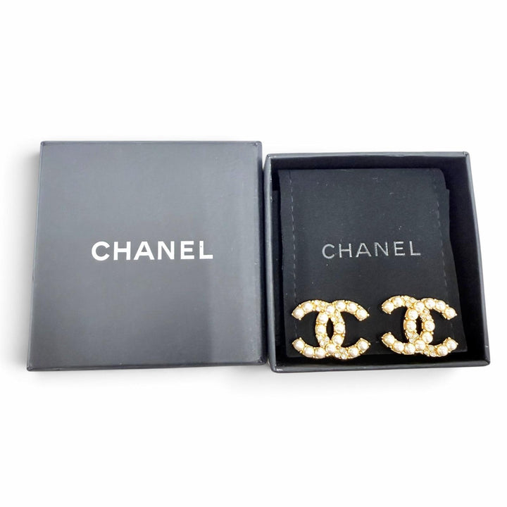 Excellent CHANEL Earring COCO Mark Eco Pearl Rhinestones gold Women B24A ABD722