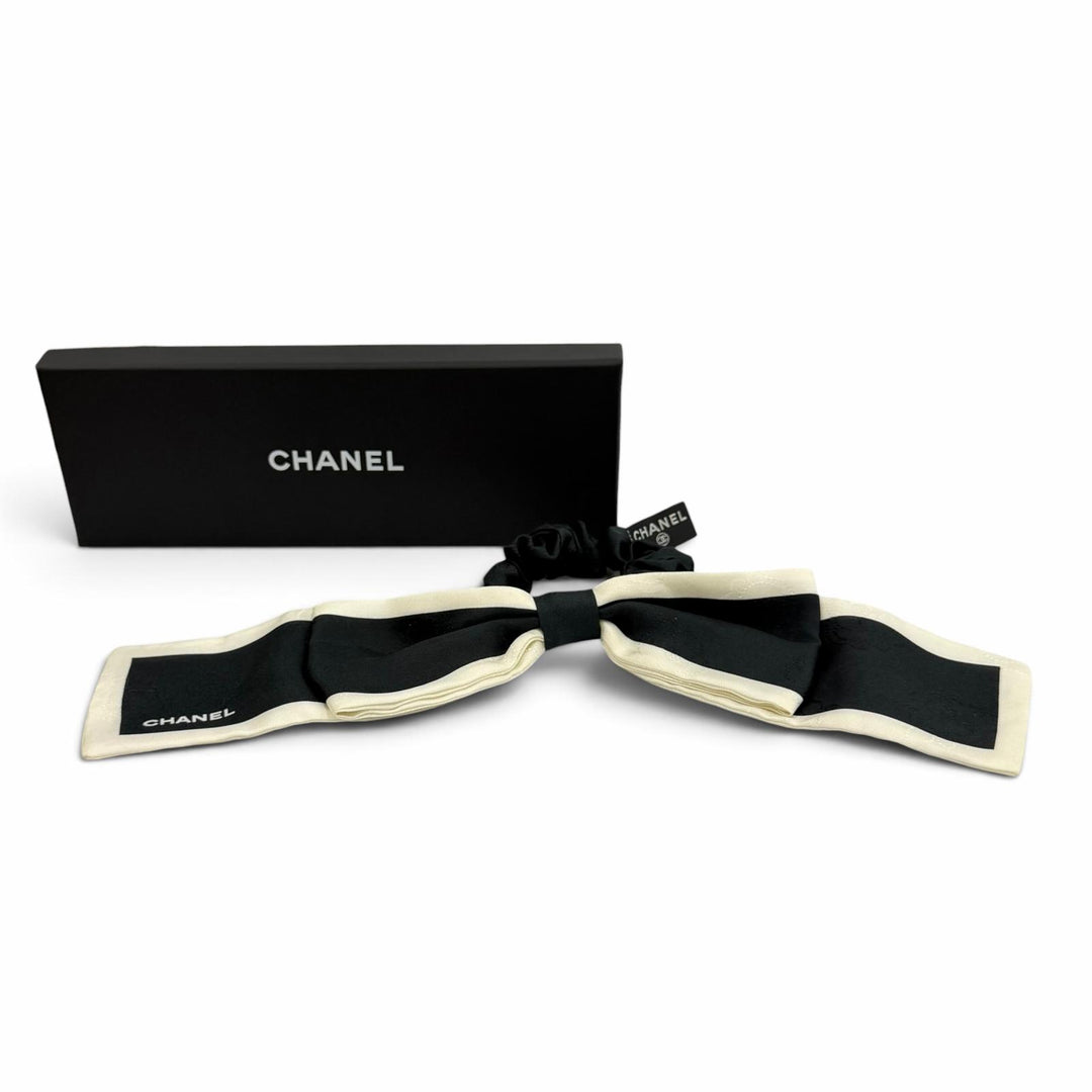 Great CHANEL Shush Logo-emblazoned camellia ribbon black silk Women AA7530