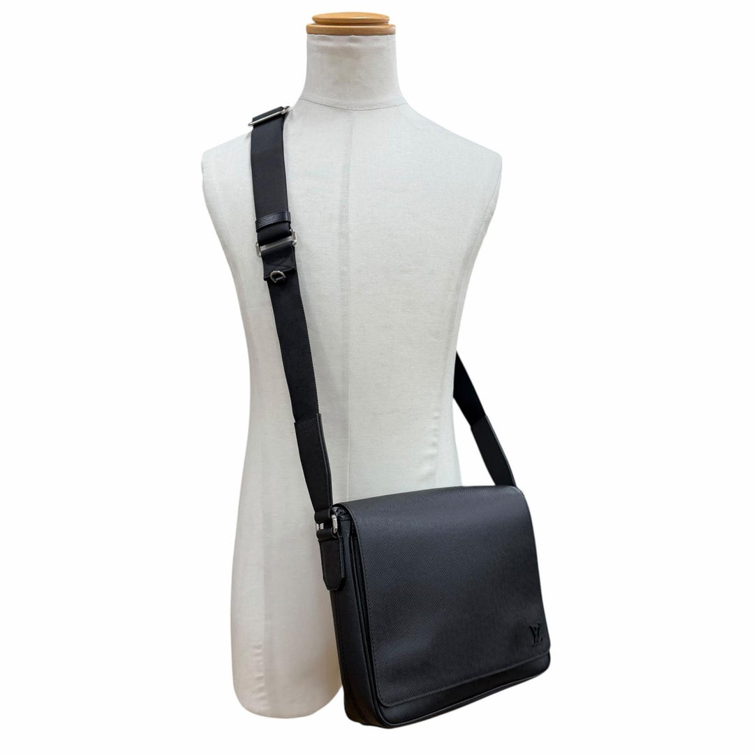 Excellent LOUIS VUITTON Shoulder Bag District PM NV3 Messenger Taiga M30850