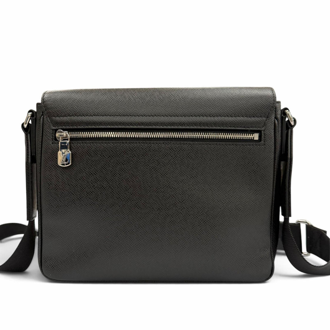 Excellent LOUIS VUITTON Shoulder Bag District PM NV3 Messenger Taiga M30850