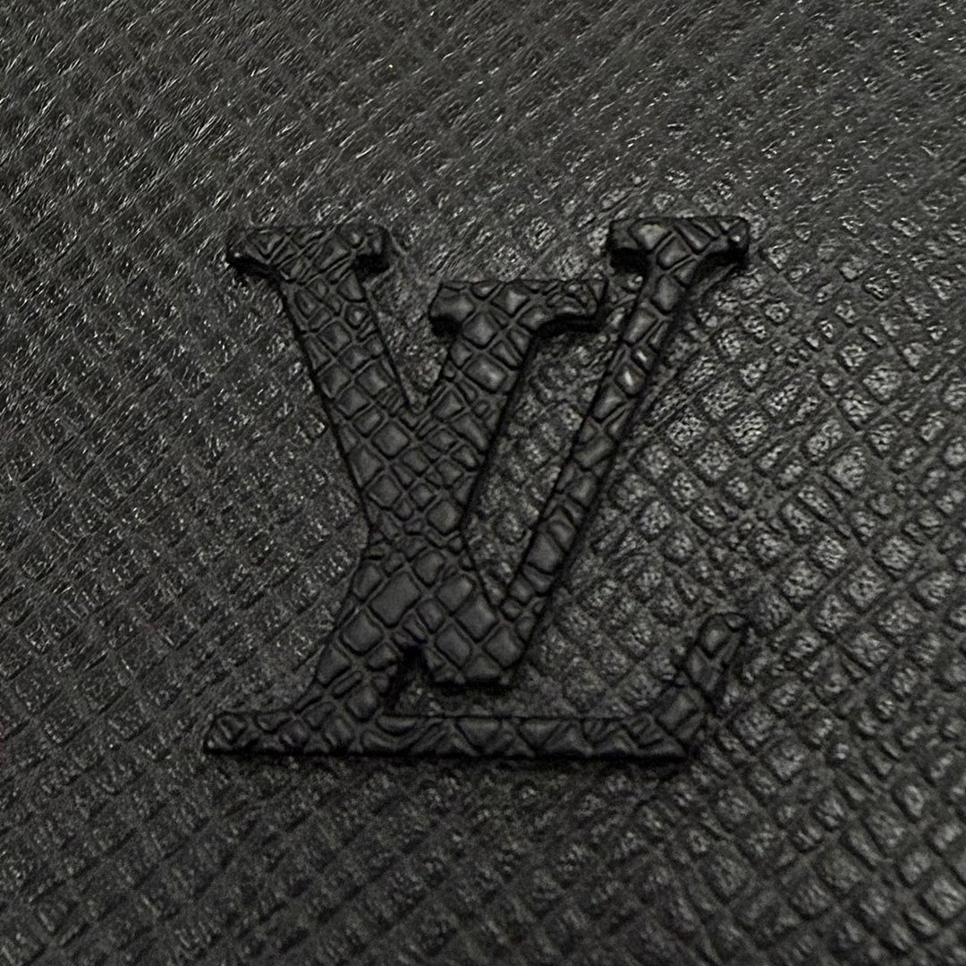 Excellent LOUIS VUITTON Shoulder Bag District PM NV3 Messenger Taiga M30850