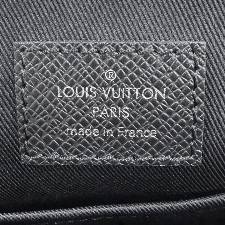 Excellent LOUIS VUITTON Shoulder Bag District PM NV3 Messenger Taiga M30850
