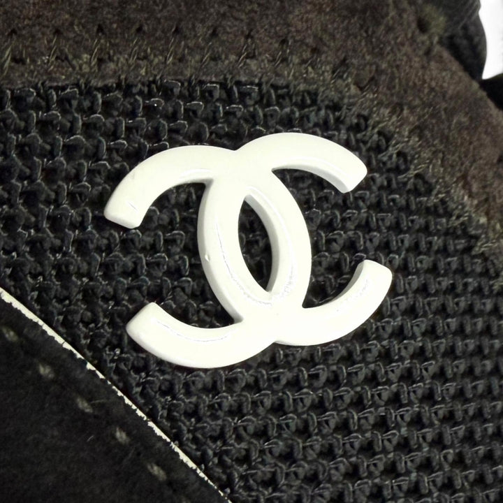 Great CHANEL Low cut sneakers G39072 COCO MarkMetal Matelassé black