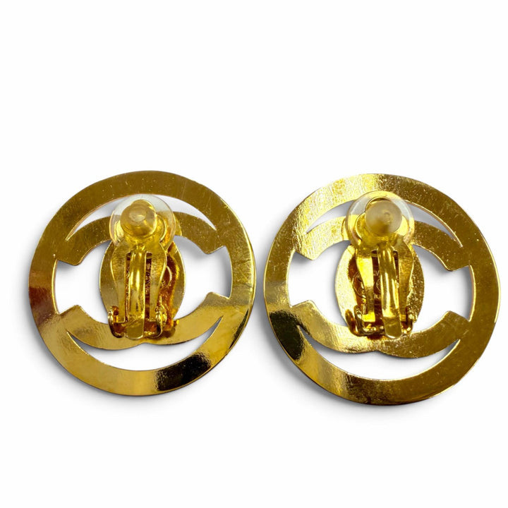Great CHANEL Earring COCO Mark round gold metal Women 97P