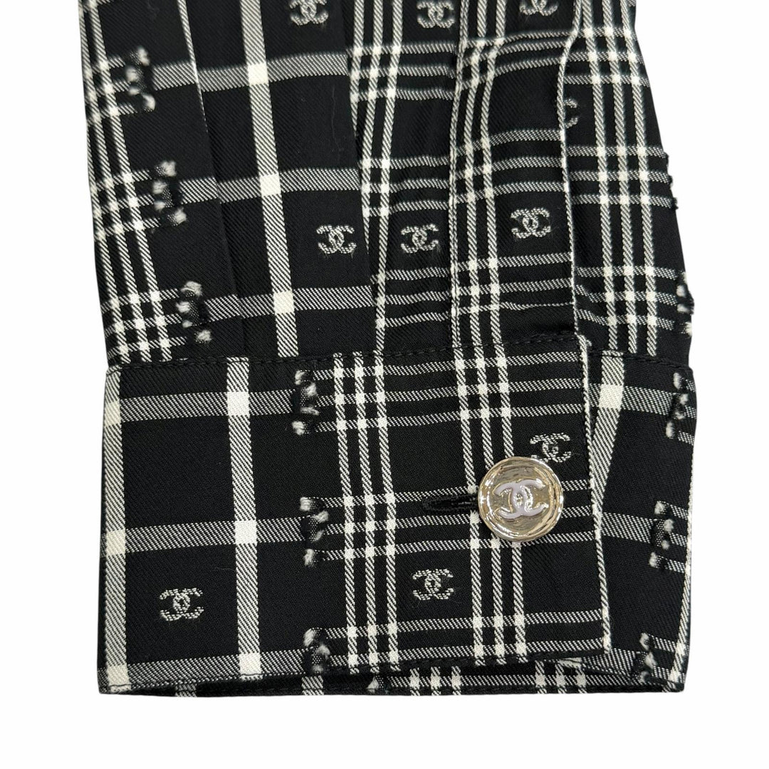 Discounted Excellent CHANEL one piece COCO Mark Check Pattern COCO Button 40 23A P75285