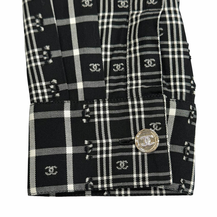 Discounted Excellent CHANEL one piece COCO Mark Check Pattern COCO Button 40 23A P75285