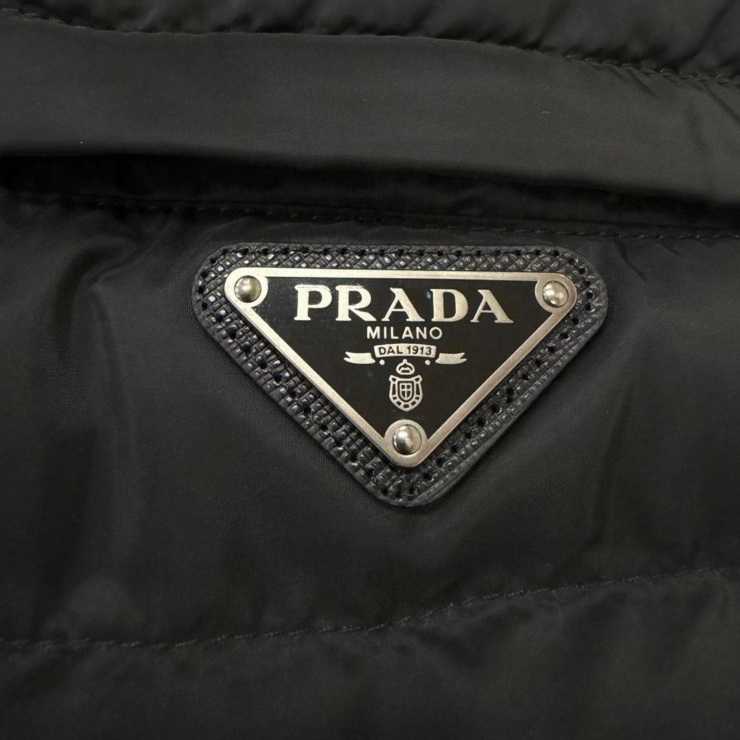 Excellent PRADA Down vest triangle logo triangle plate black