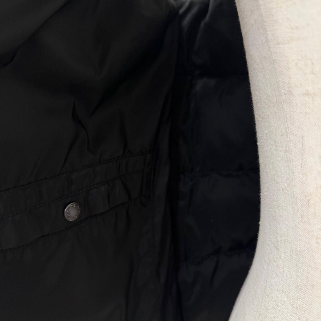Excellent PRADA Down vest triangle logo triangle plate black