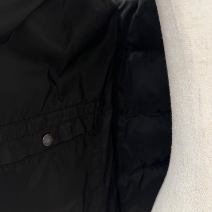 Excellent PRADA Down vest triangle logo triangle plate black