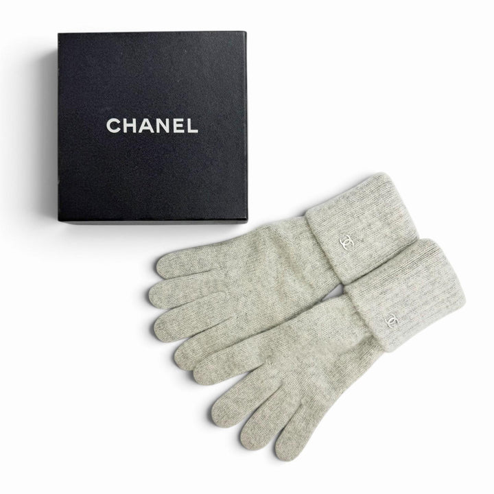 Excellent CHANEL gloves COCO Mark Knit Gloves gray cashmere Women