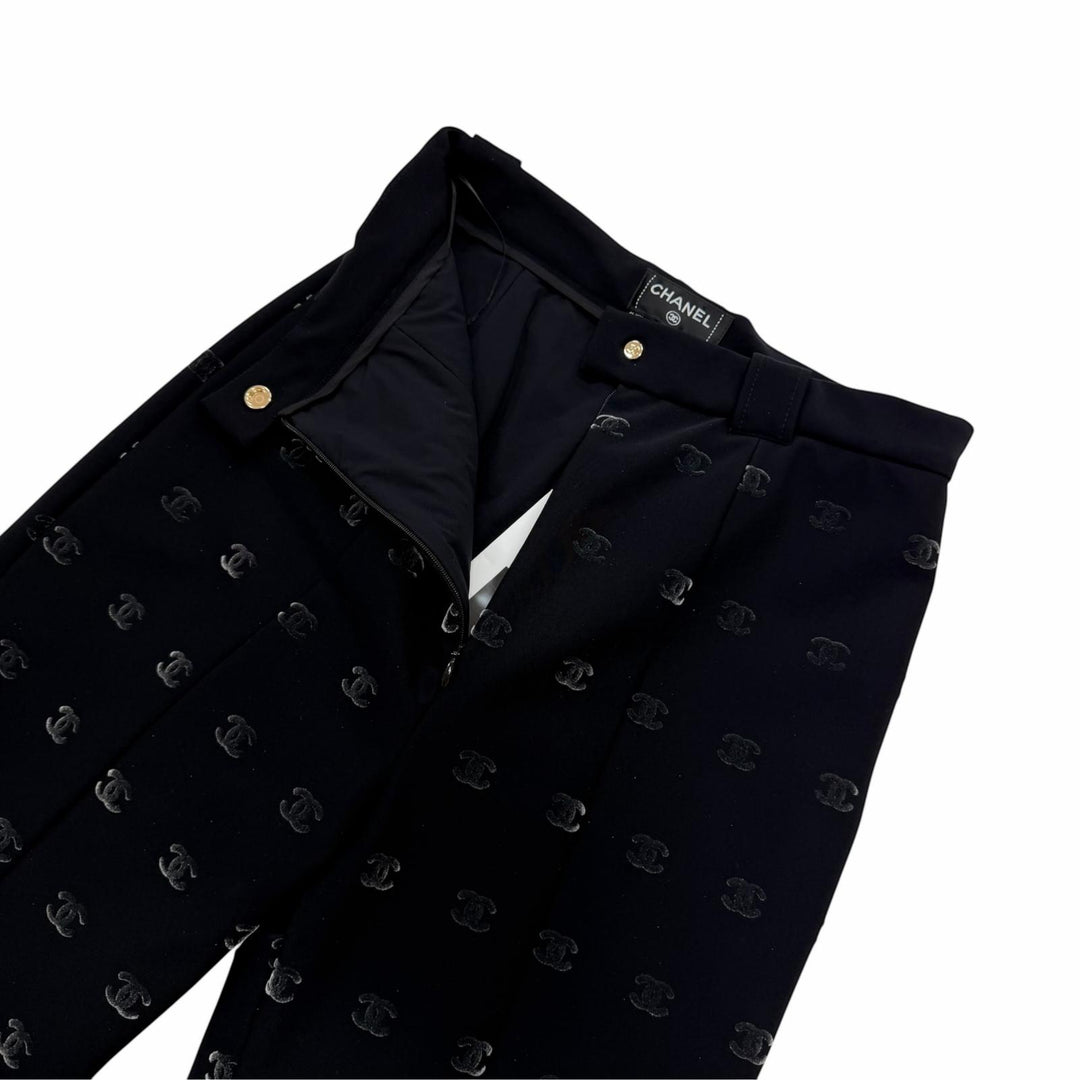 Pristine CHANEL Pants COCO MarkPattern Gold Buttons black IT 36 22N P73213V64869