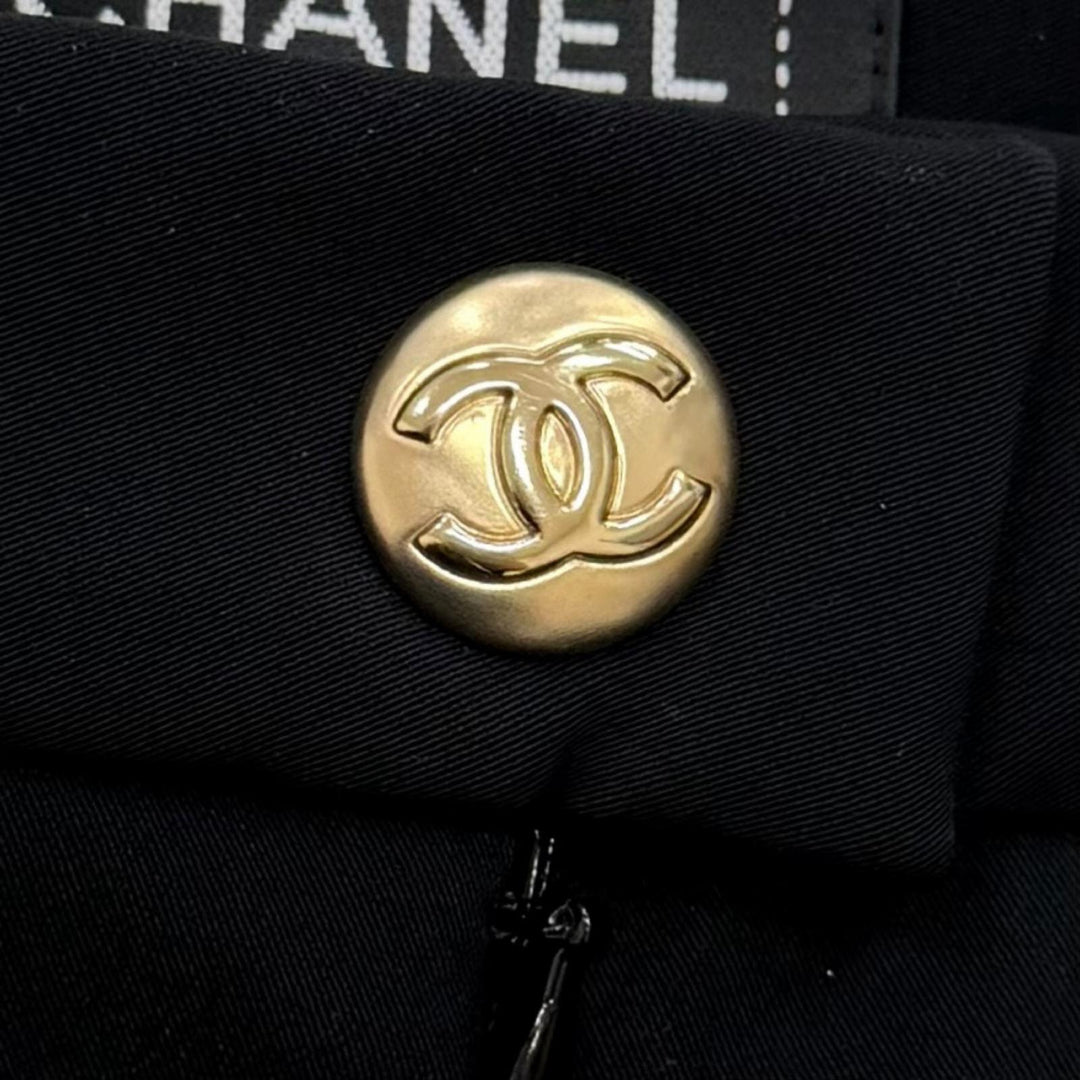 Pristine CHANEL Pants COCO MarkPattern Gold Buttons black IT 36 22N P73213V64869