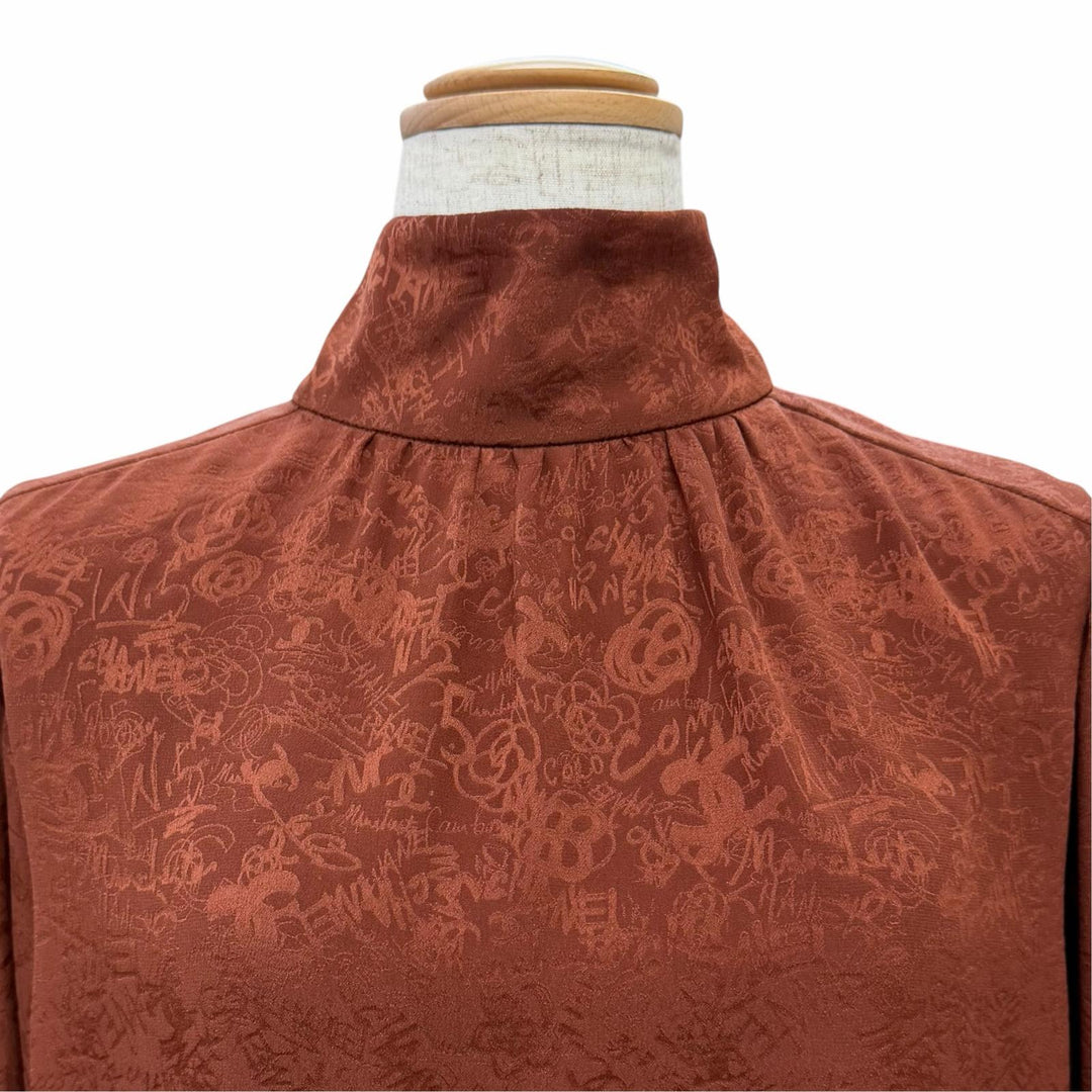 Excellent CHANEL blouse COCO Mark all-over print lion button bow tie silk FR 36