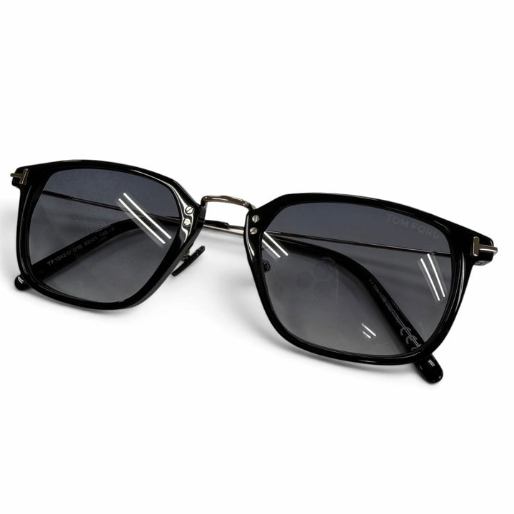 Pristine TOM FORD sunglasses Gradient lens square-shaped eyewear black TF1042-D